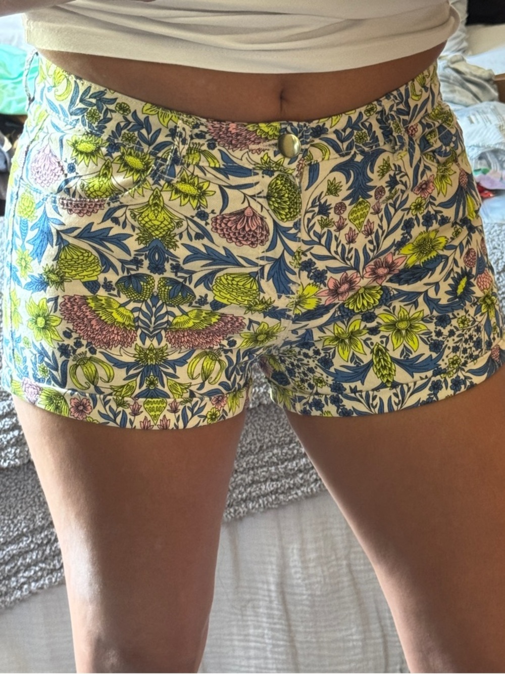 H&M cream Floral Women's Shorts